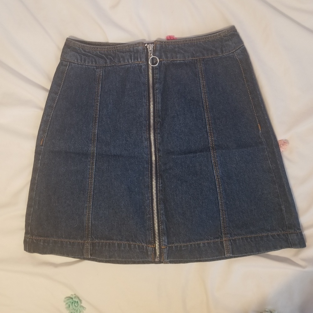 NWOT H&M denim zip up skirt